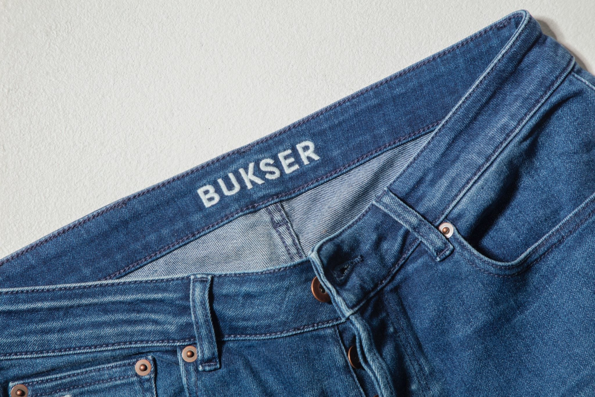 Hoe draag je een Bukser Jeans?